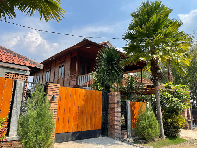 Exterior 7