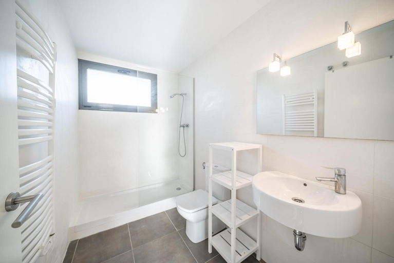 Shower 5, Villa Tatiana, Girona