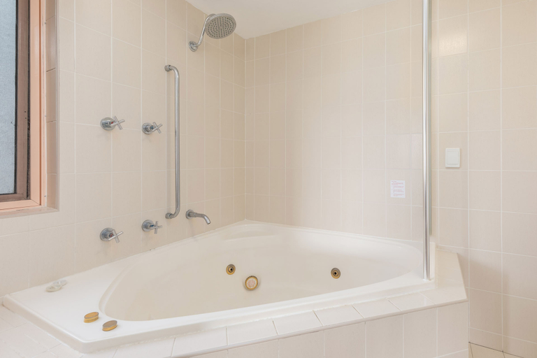 Bathroom 29