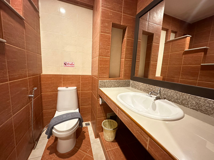 Bathroom 4, J Star Hotel Jomtien, Pattaya