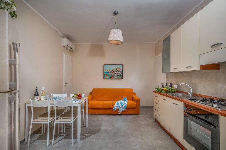 Facilities 5, Villa Spada con ampi spazi esterni, Trapani