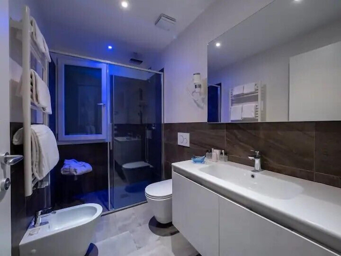 Bathroom 5, Venice Green Residence, Venezia