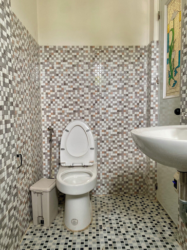 Bathroom 3, DOS MARIAS TOURIST INN, Daanbantayan