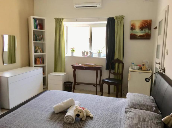 Bedroom, Pembroke Suites