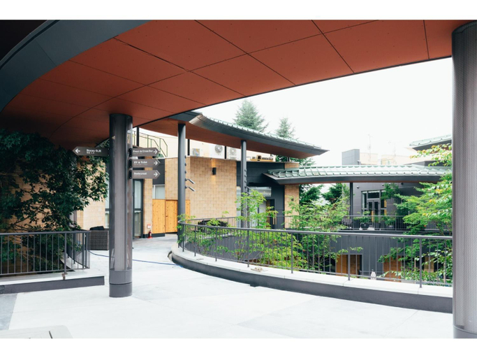 Exterior & Views