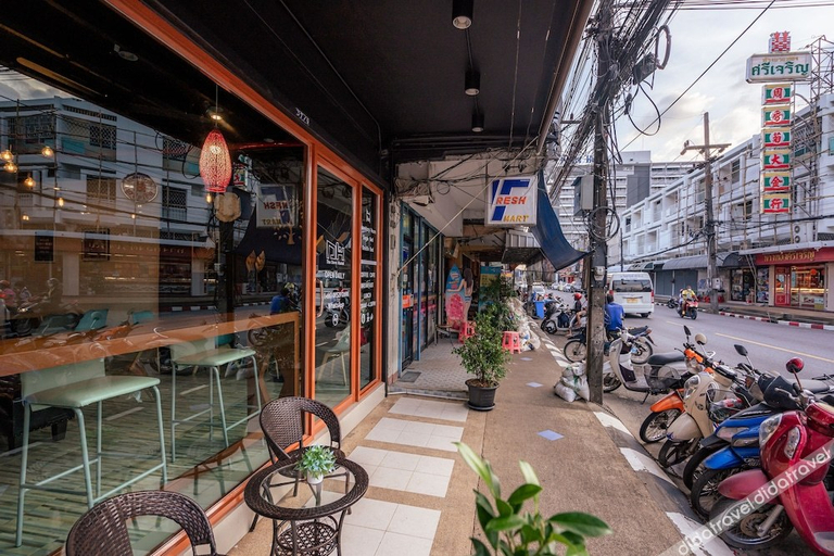 Exterior & Views 26