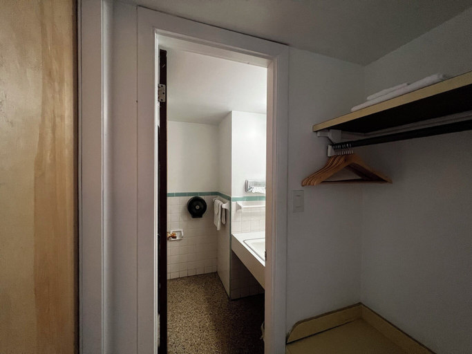 Others 5, Nocturne Motel, Volusia