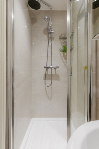 Bathroom 3, Gloucester Place Studios, London