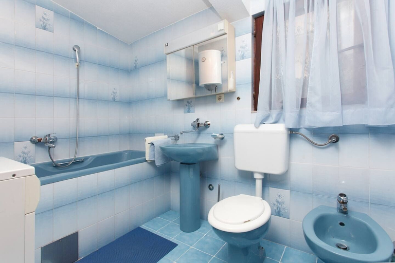 Bathroom 4, Zeljko - With Garden - SA2, Seget