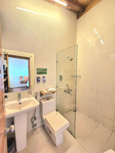Bathroom, Yak and Yeti Inn, Almora