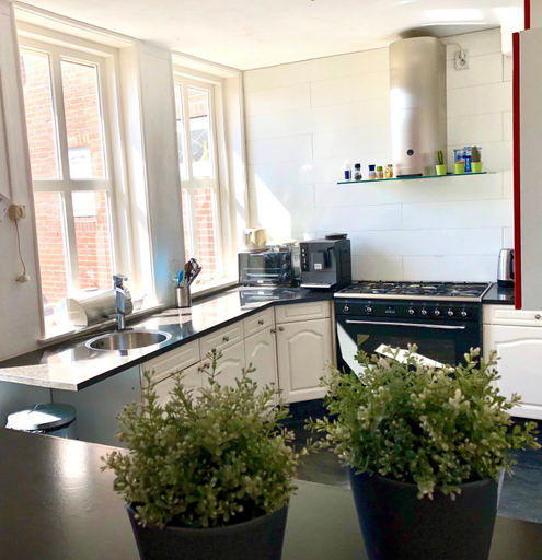 Others 2, Ruime studio 'In de drie koningen' in hartje Middelburg, Middelburg