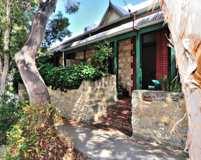 Pure Gold - Heritage 2 bedroom terraced cottage, Fremantle