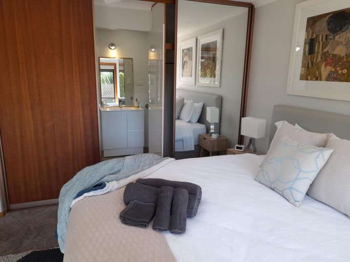 Bedroom 2, 3 Pears on the Park McLaren Vale, Adelaide