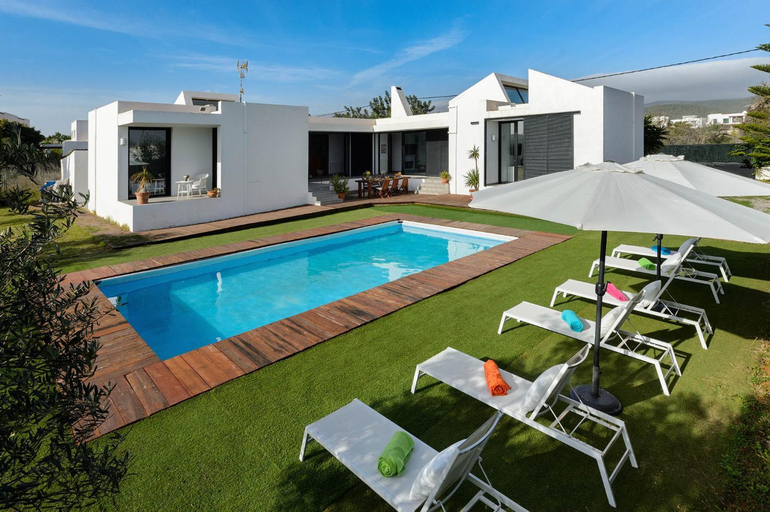 Others 3, Villa Anur, Baleares