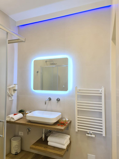 Bathroom 1, SONI APARTMENT, La Spezia