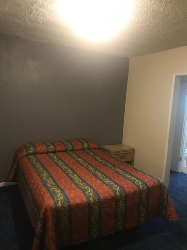 Bedroom 2, All 8 Motel, Los Angeles