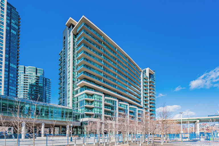 Exterior & Views 2, Fort York Suites, Toronto
