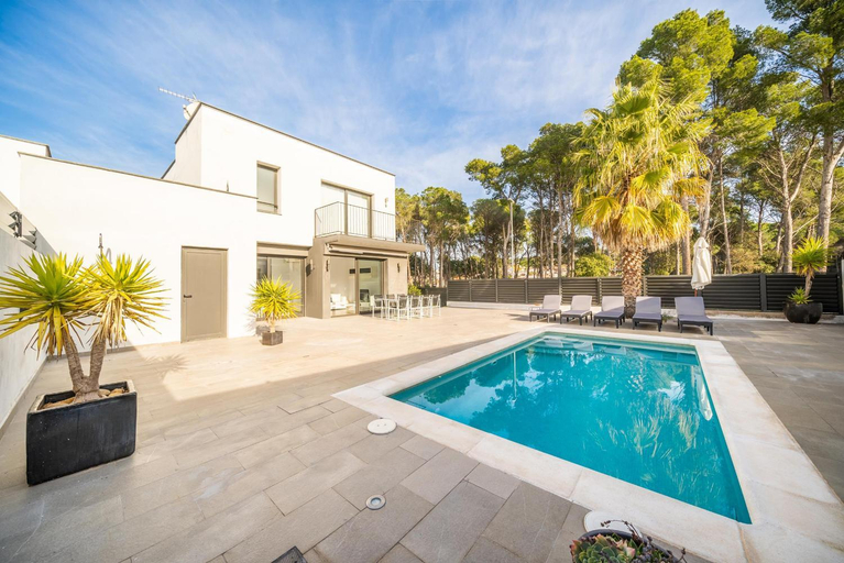 Sport & Beauty, Villa Tatiana, Girona
