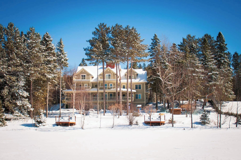 Exterior & Views