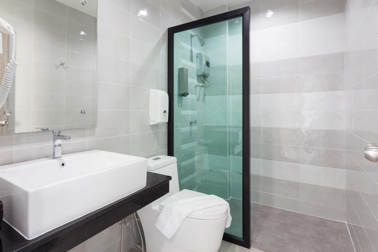 Bathroom, The Gene, Mueang Krabi