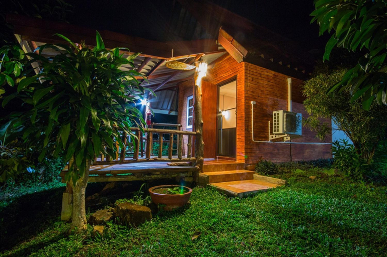 Exterior 3