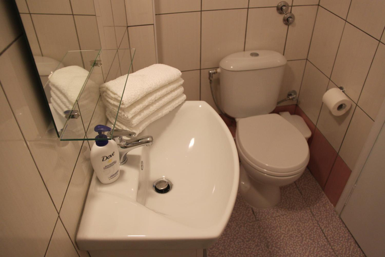 Bathroom 2, Vaya Zorba Studios, Thessaly