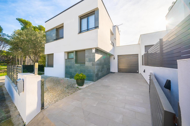 Exterior view 4, Villa Tatiana, Girona