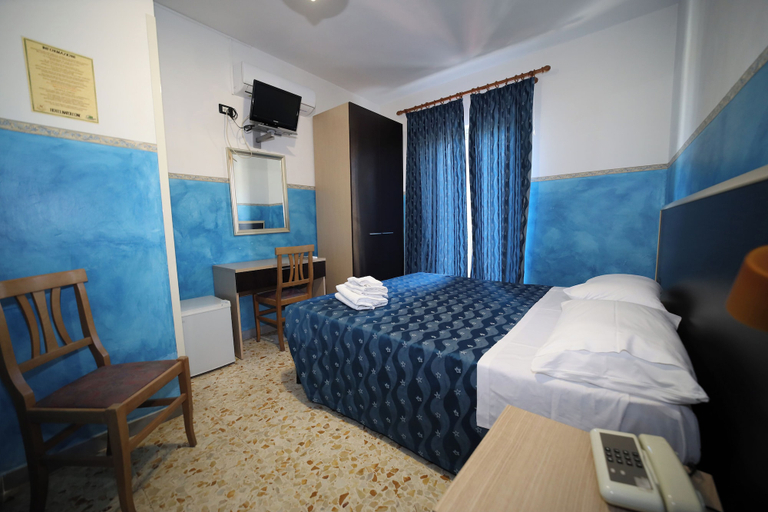 Bedroom 4, Hotel Napoleone, Cosenza