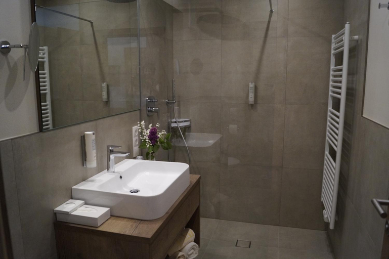 Bathroom 2, Hotel Gantkofel, Bolzano
