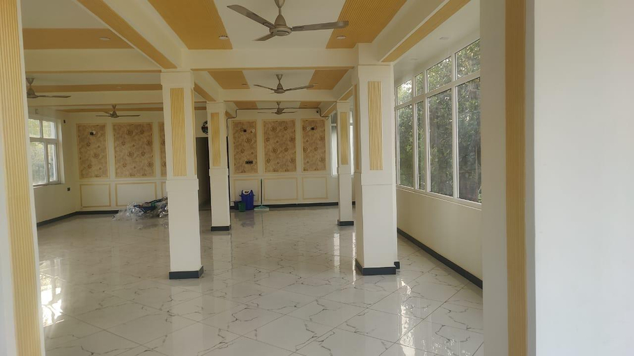 Others 3, Green Park, Chandauli