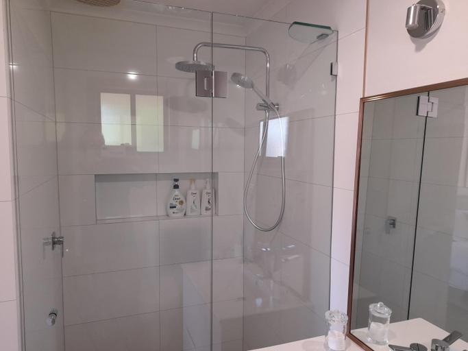 Bathroom 3, 3 Pears on the Park McLaren Vale, Adelaide