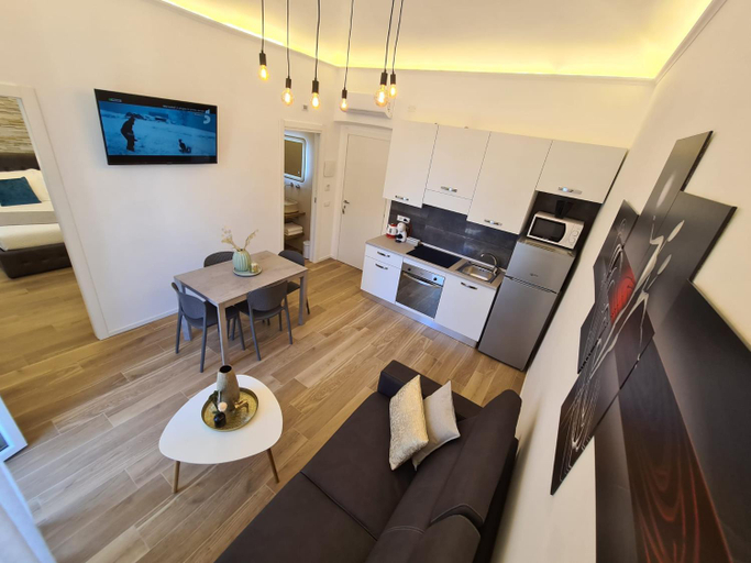 Others 2, SONI APARTMENT, La Spezia