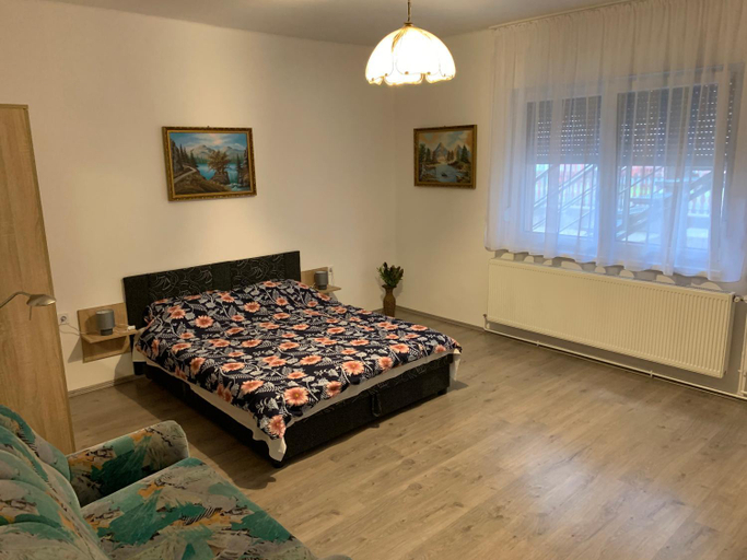 Others 5, Bastya apartman, Fonyód