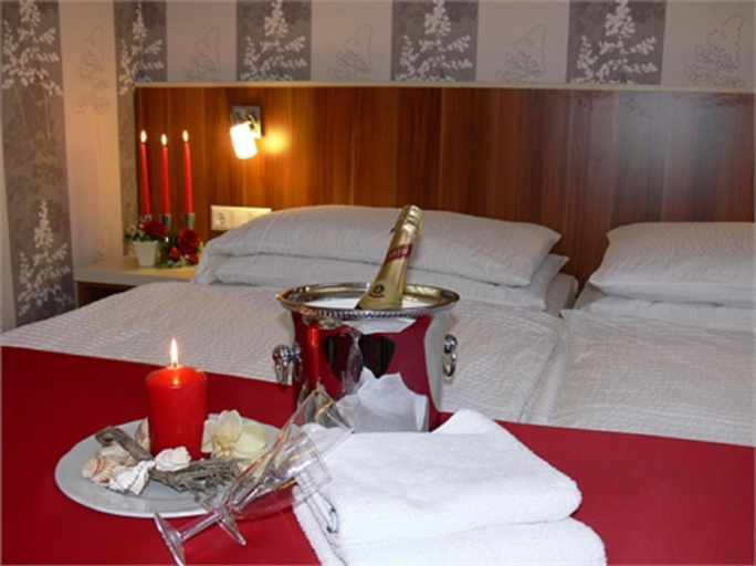 Bedroom 2, Hotel Restaurant Stockl, Bruck an der Leitha