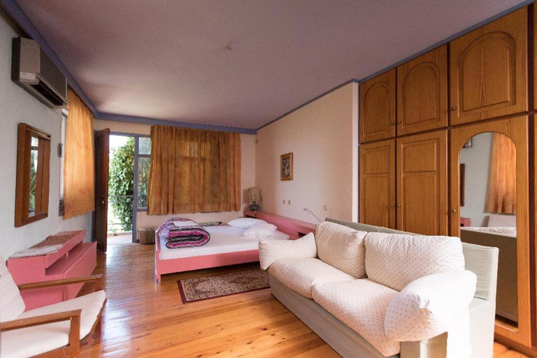 2, delphi villa Terracotta, Central Greece
