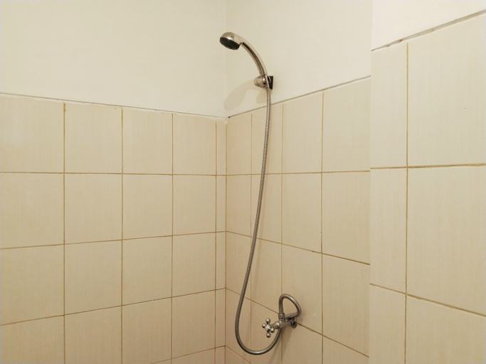 Bathroom 5, Apartment Metropolitan Park, Bekasi