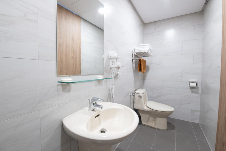 Bathroom 2, LIANN Hotel, Taichung