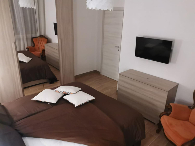 Others 4, B&B Belli Dentro, Verona