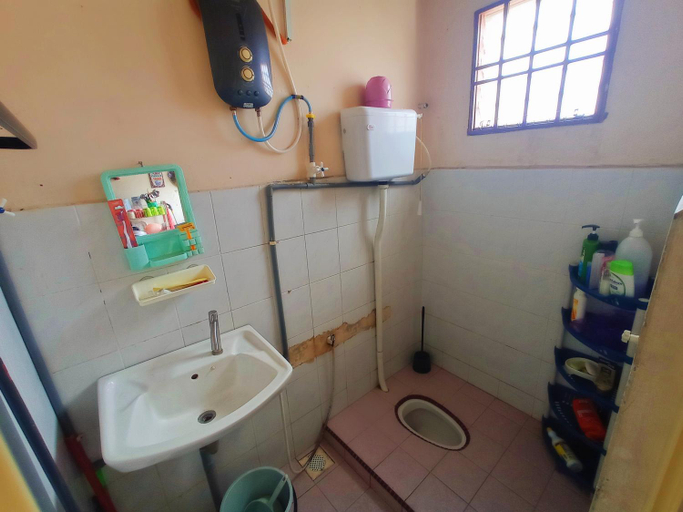 Bathroom, Homestay Melewar, Batu Pahat