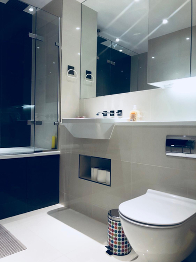 Others 5, Ultra Modern Room, London