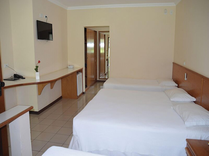Bedroom 2, Lago Alphaville, Apucarana