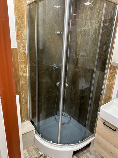 Bathroom 3, Motel Caesar, Wien
