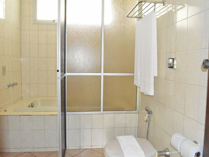 Bathroom, Lago Alphaville, Apucarana