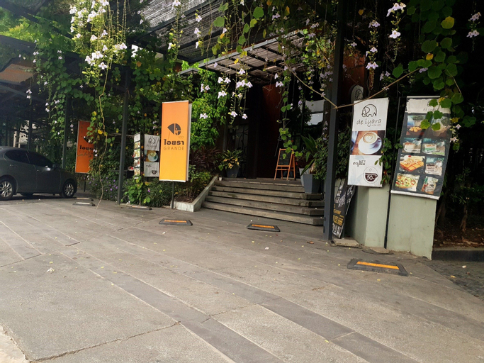 Exterior & Views 17