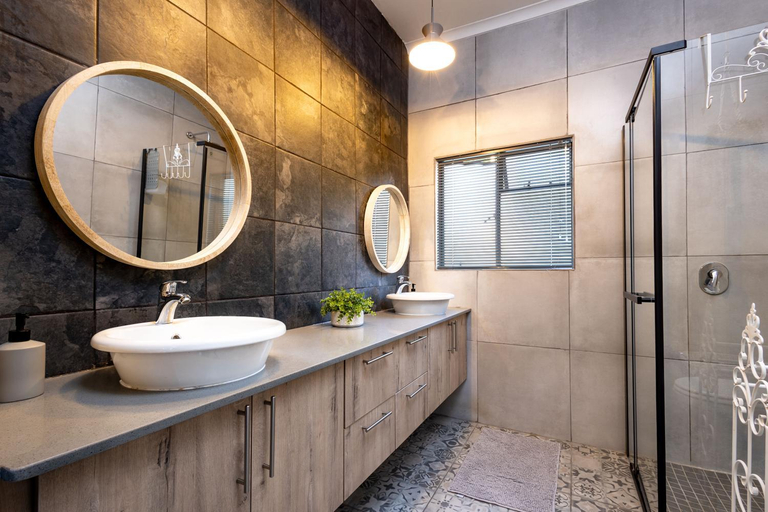 Bathroom 3, Rozelee Rest 1, Ehlanzeni