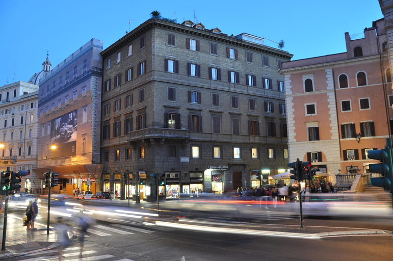 Others 4, Navona Rooms, Roma