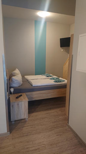 Bedroom 4, Landgasthof und Pension Zum lowen, Rhön-Grabfeld