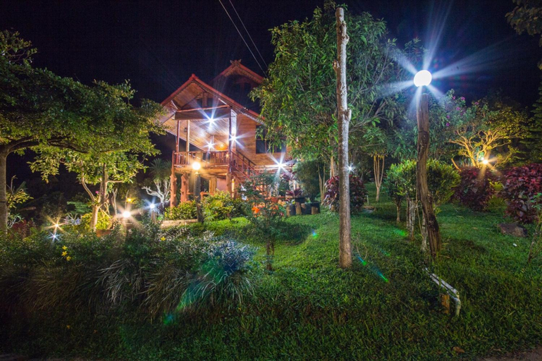 Exterior 4
