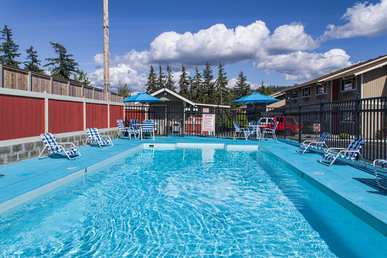 Sport & Beauty 5, Coachman Inn, Whatcom