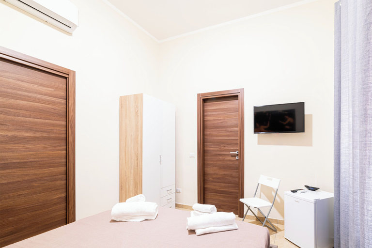Bedroom 4, Corso 138 By DomusExtra, Napoli